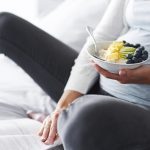 Qué alimentos ayudan a regular la ingesta y el tránsito intestinal durante el embarazo